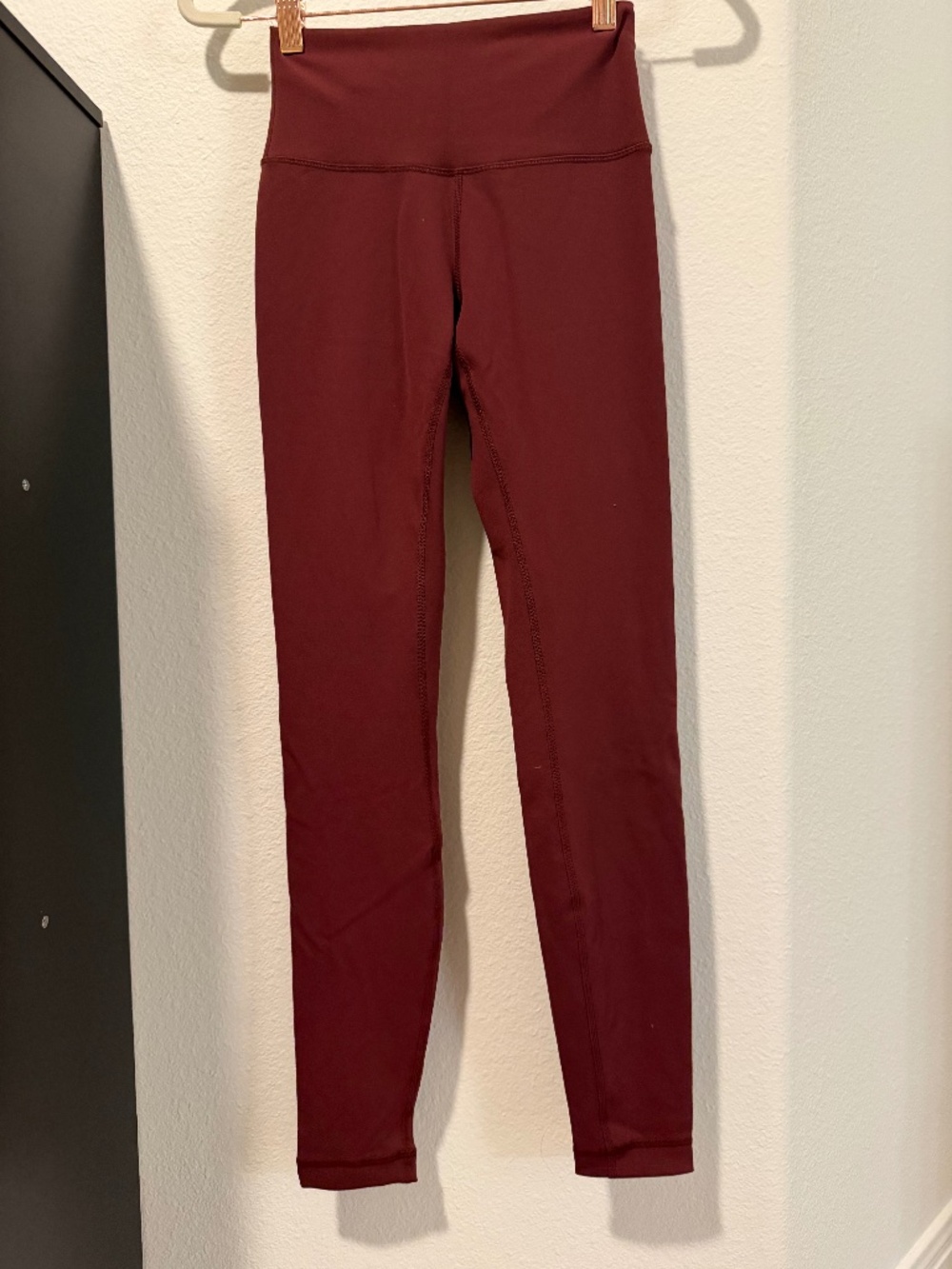 EUC lululemon Red Merlot Wunder Train HR Tight 28", Size 4